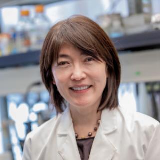 Jiyoung posing for a headshot in a lab.